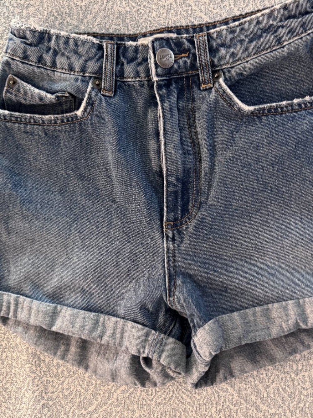 Amuse Society Distressed Cuffed Denim Jean Shorts Size 26 Medium Wash